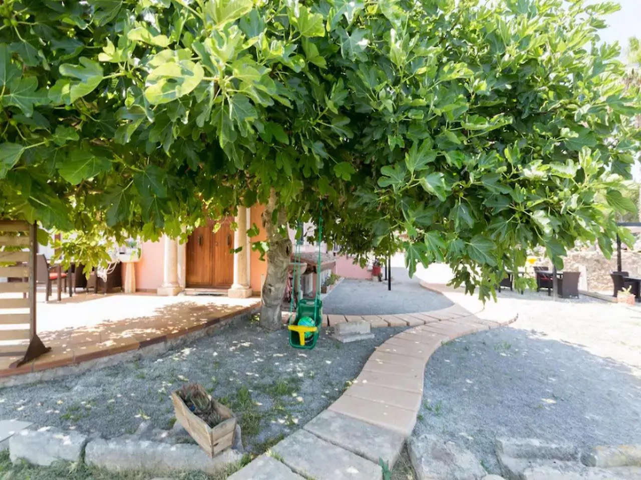 Ullal - Rural Charm Approx 73000 Meters Villa And Outdoor Adventure Agritourism Apartment With Private Mountain Path Approximately 5 Minutes Walking From The Beach Ideal For Relaxation Port de Pollenca